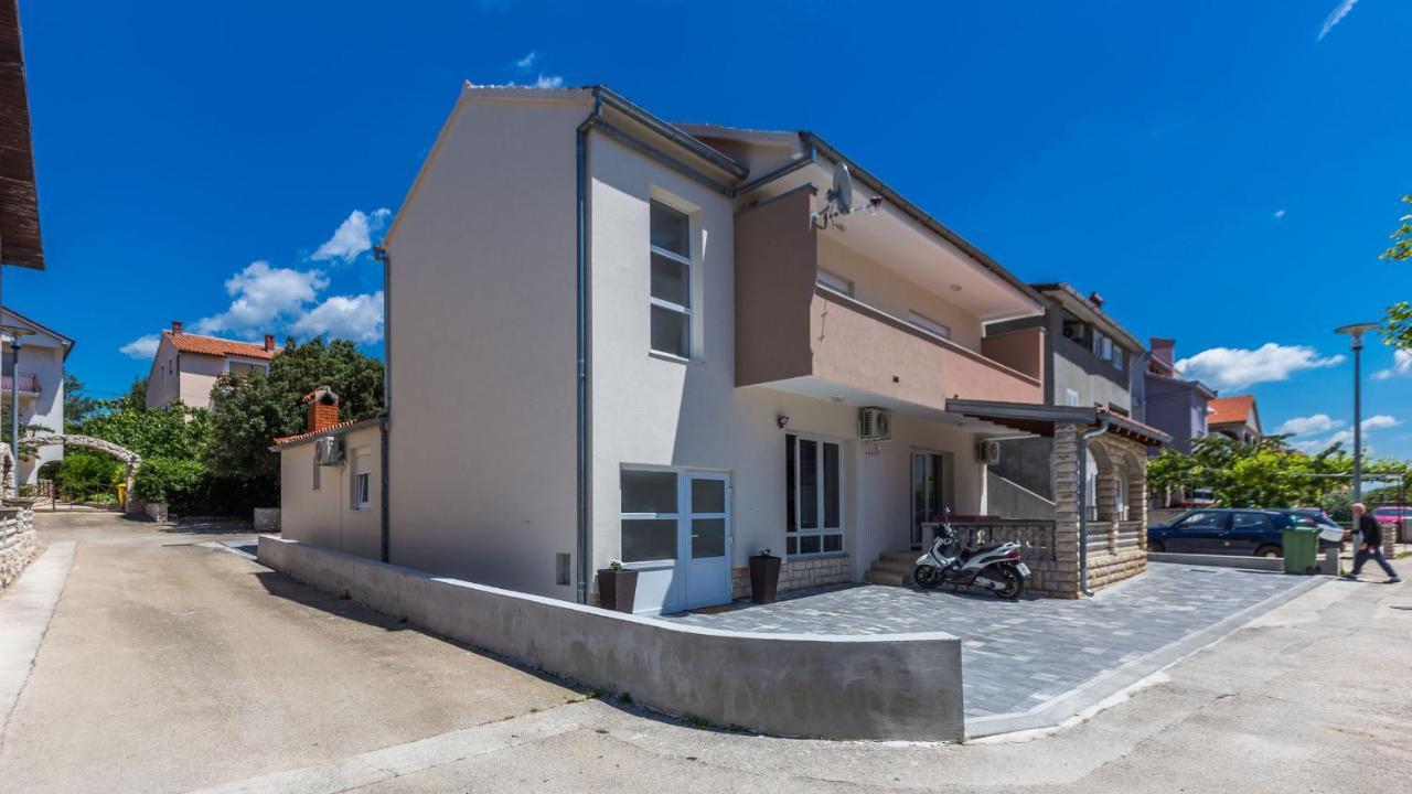 2Sis 2 Apartments ซาดาร์ ภายนอก รูปภาพ
